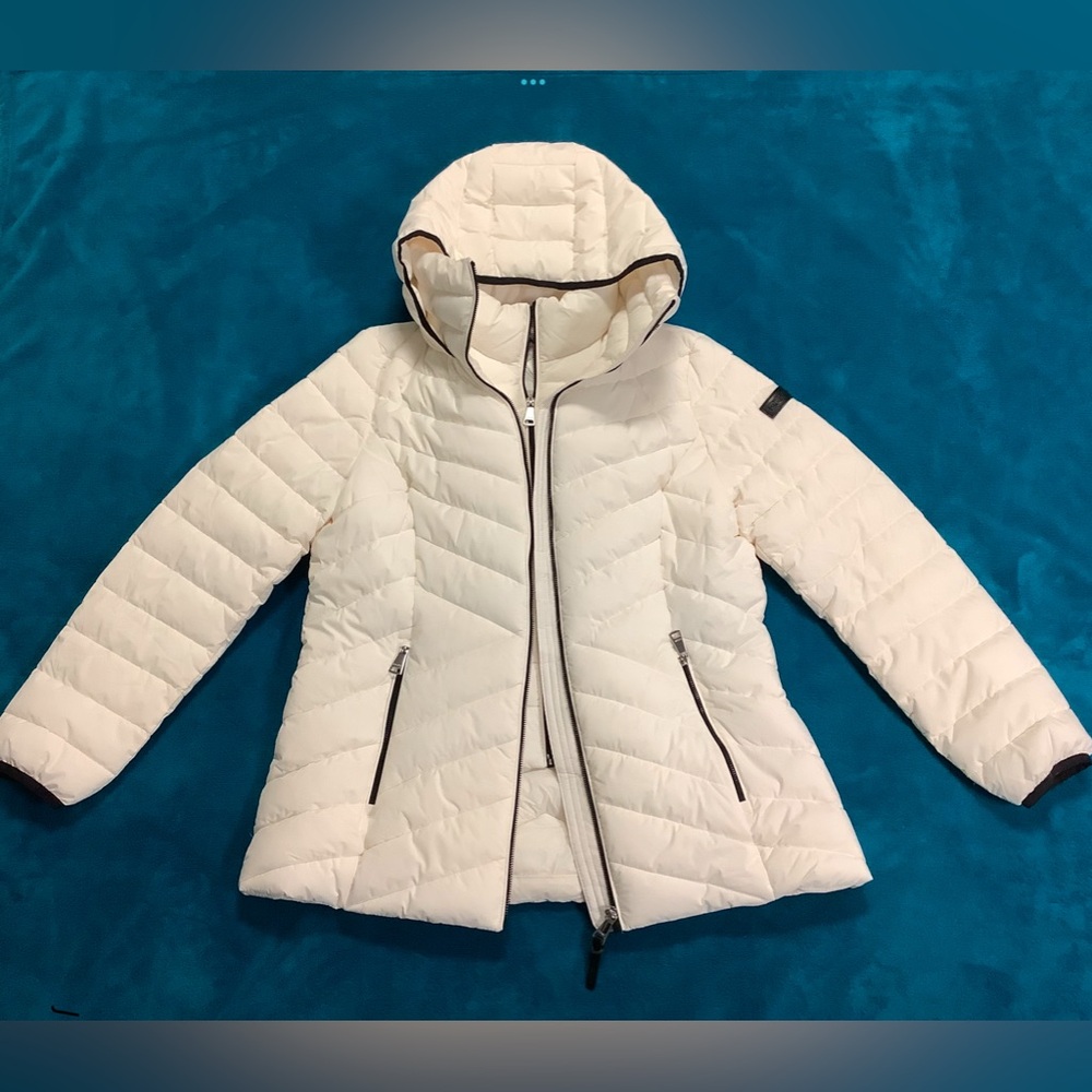 DKNY quilted hooded puffer jacket